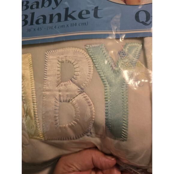 NIP Quiltex Vintage BABY Blanket with Satin Edge Trim 36" x 45" - Picture 7 of 8